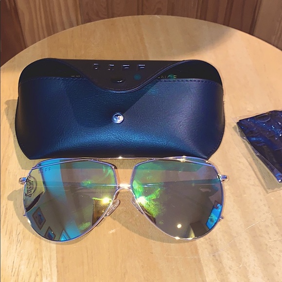 🪐Diff “Maeve” gold on gold - NWOT - Picture 2 of 5